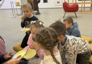 Wycieczka do Ośrodka Propagandy Sztuki na warsztaty pt"Urodziny"