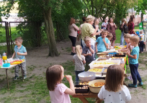 Poczęstunek dla dzieci i rodziców