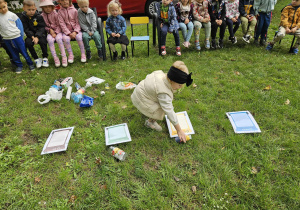 Zosia wie gdzie wrzucamy plastik