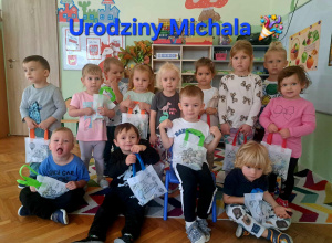 Grupa Biedronek pozuje do zdjęcia