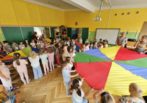 Zabawa chusta animacyjną