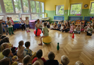 Skoki na piłkach