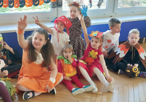 Dzieci zgłaszają się do odpowiedzi