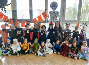 Dinusie w strasznie fajnych strojach