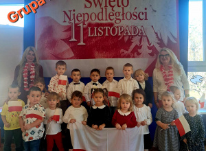 Zdjęcie przedstawia grupę Biedronek