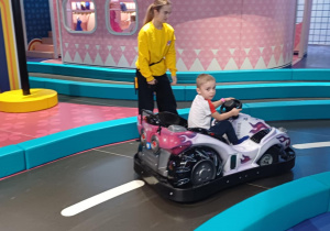 Natan jeździ bryką