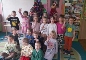 wspólne zdjęcie przy choince