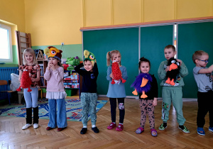 Zdjęcie przedstawia dzieci podczas zabawy