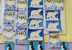 Zdęcie przedstawia prace plastyczne dzieci