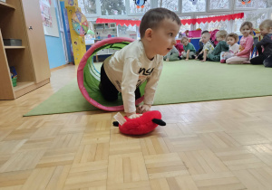 Dominik wychodzi z tunelu