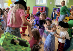 Karnawałowy pociąg