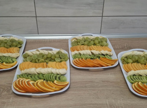 kolorowa taca owoców