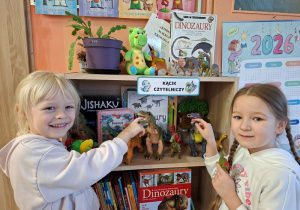 Zdjęcie przedstawia kącik dinozaurów