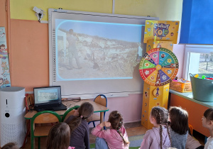 Oglądamy film edukacyjny