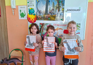 Układamy puzzle z dinozaurami