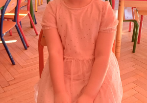 Marcelina pozuje do zdjecia