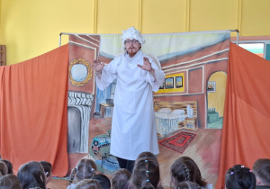 Zdjęcie przedstawia aktorów Teatru Eden