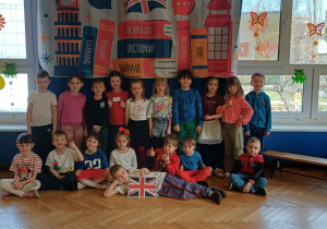 dzieci przed zajeciami