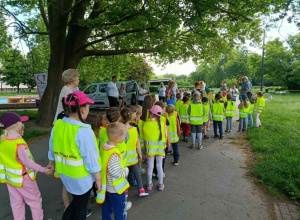 Cała grupa czeka na biegi